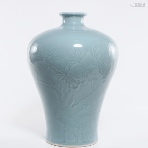 A Celadon Glazed Vase Meiping Qing Dynasty