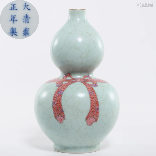 A Famille Rose Ribbon Vase Qing Dynasty