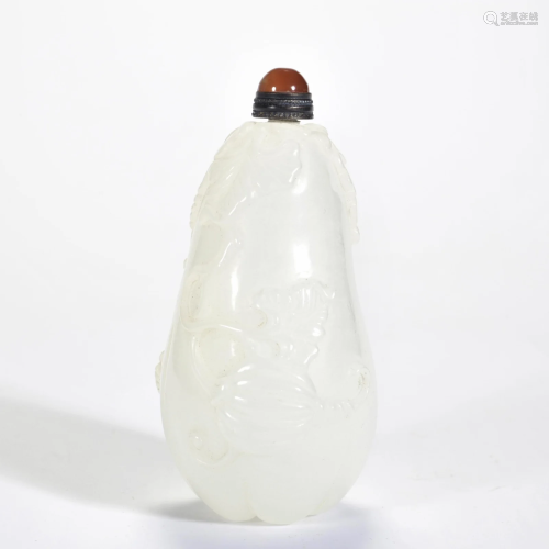 A Carved White Jade Snuff Bottle Qing Dynasty