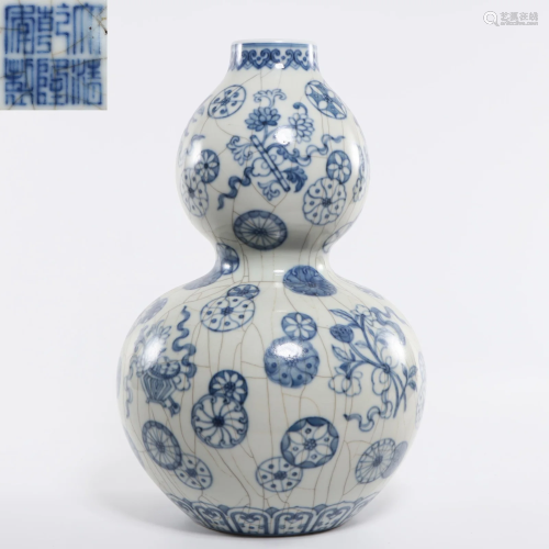 A Blue and White Double Gourds Vase Qing Dynasty