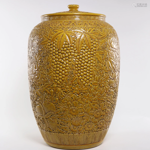 A Yellow Glazed Jar with Cover Qing Dynasty