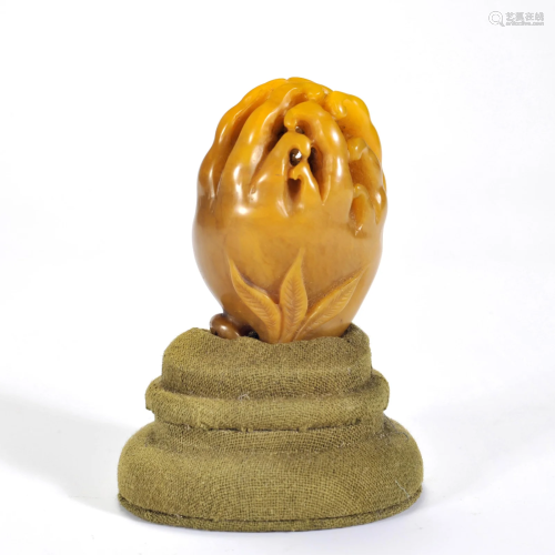 A Carved Tianhuang Fingered Citron Qing Dynasty
