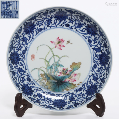 An Underglaze Blue and Famille Rose Plate Qing Dynasty