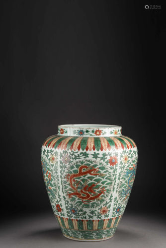 Wucai Dragon & Wave Jar