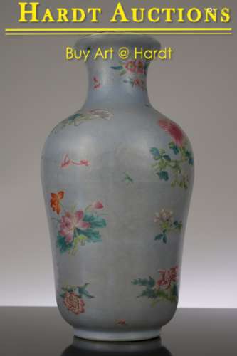 FAMILLE ROSE VASE