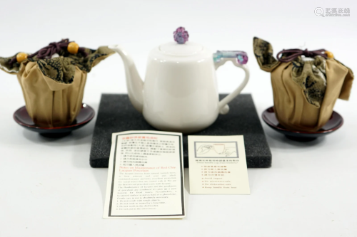 Japanese porcelain set that includes a kettle and a