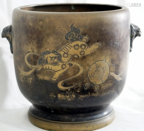 Japanese bronze vase signed by the artist, Meiji,