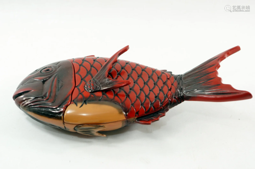 A Japanese fish-shaped tray with a 31 cm long lacquer