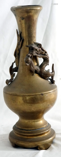 Japanese bronze vase Meiji period (1868-1912).