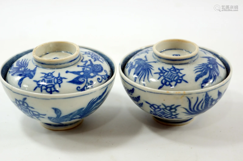 Japanese ceramics A pair of bowls and lids decorated