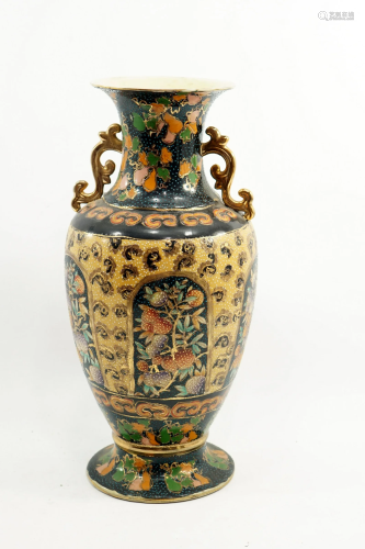 Japanese SATSUMA urn, masterpiece Technique Moriaz Gold