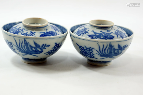Japanese ceramics A pair of bowls and lids decorated