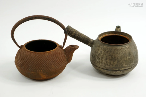 A pair of metal utensils for tea diameter 10 cm