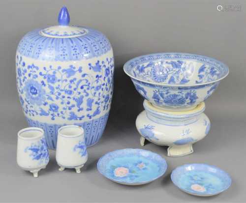A group of Chinese blue and white pottery to include a large...