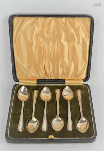 A boxed set of silver teaspoons, Sheffield 1922, 1.1toz