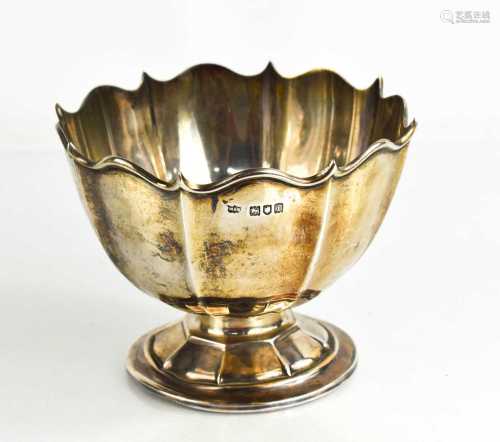 A silver bowl bearing engraved presentation inscription, 3.4...