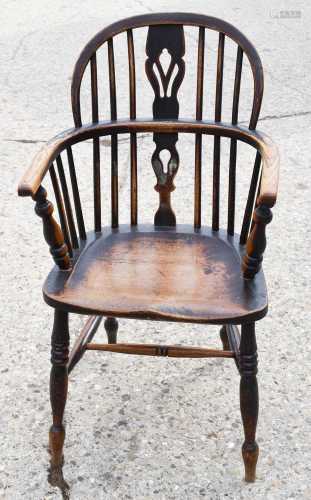 A pair of 19th century elm Windsor armchair, with hoop back ...