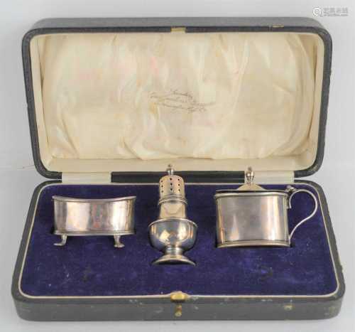 A boxed silver cruet set, Birmingham 1919, 2.4tozCondition r...