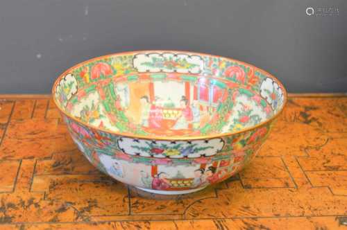 A Chinese bowl depicting court scenes23cm diameter