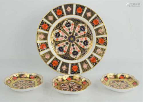 A group of Royal Crown Derby Imari pattern 1128 plate and sc...