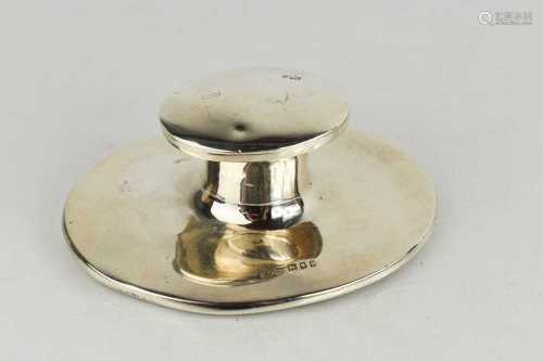 A George V silver inkwell, with pot liner, of oval form, Lon...