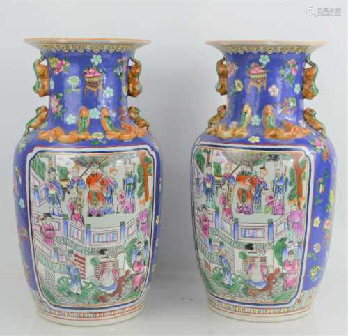 A pair of Chinese vases depicting Chinese court scenes with ...