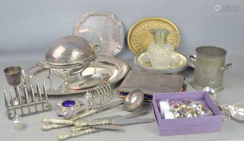 A quantity of pewter and silver plated items to include a cl...