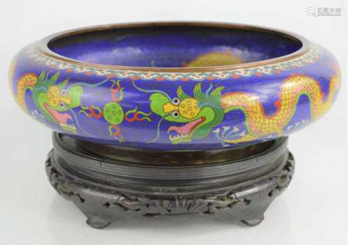 A early 20th century Chinese cloisonne bowl depicting dragon...