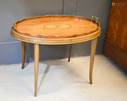 An Edwardian mahogany oval centre table, with detachable bra...