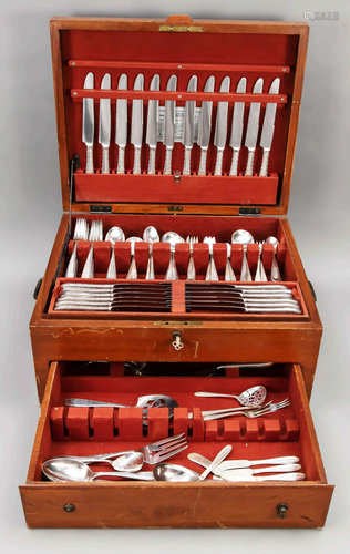 Large cutlery set in a box, U