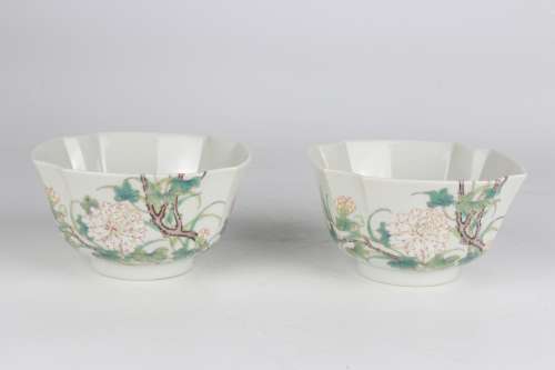 Famille-rose Cup with Floral Design and Melon Ridge, Yongzhe...