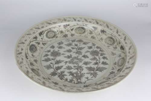 Large Plate with Underglaze red and Floral Design, Hongwu Re...