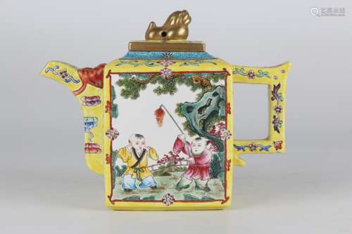 Enamels Chinese Zi-sha Pot with Gold-traced Design and Figur...