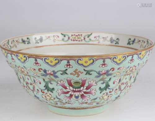 Blue-and-white Bowl with Famille Rose Design and Floral Patt...
