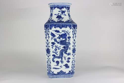 Blue-and-white Square Zun with Dragon Pattern, Qianlong Reig...