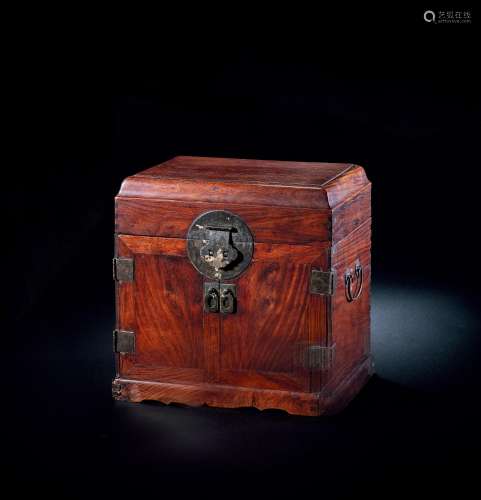 18世纪 黄花梨盝顶官皮箱