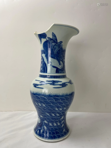 A Chinese Blue and White Porcelain Vase