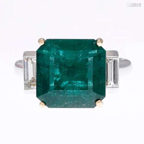 Emerald and diamonds triplet ring.