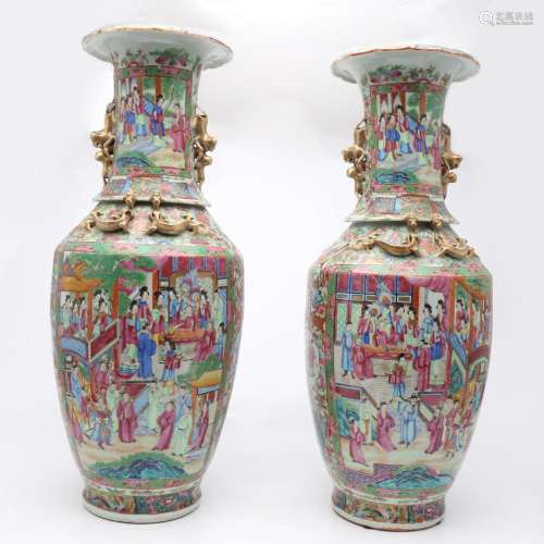 Pair of Chinese vases in Canton porcelain, 19th Century.
