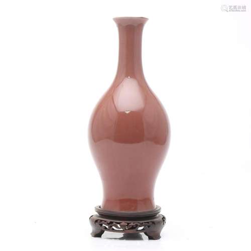 Chinese porcelain vase, 20th Century.