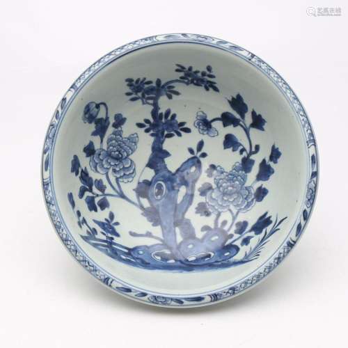 Chinese bowl in blue and white porcelain, 19th Century.