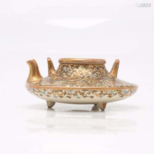 Japanese Meiji teapot in Satsuma earthenware, early 20th Cen...