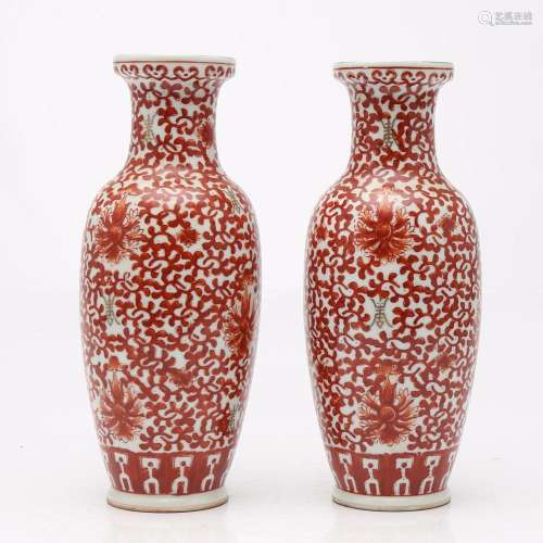 Pair of Chinese porcelain vases, 20th Century.