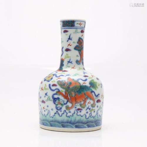Chinese vase in Wucai porcelain, late 19th Century-early 20t...