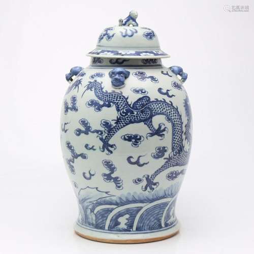 Chinese Qing jar in blue and white porcelain, probably 19th ...
