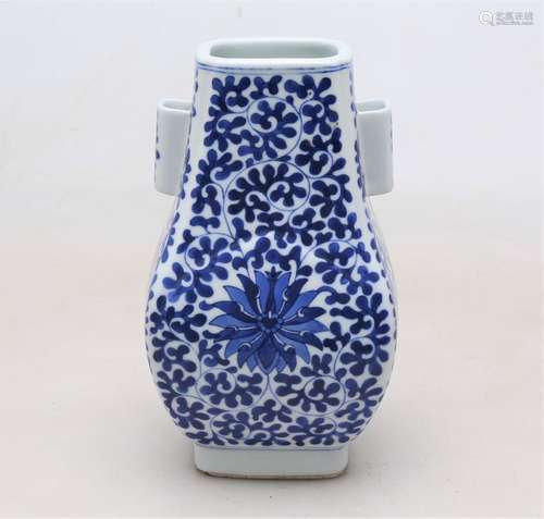 Chinese porcelain vase, second half of the 20th Century.