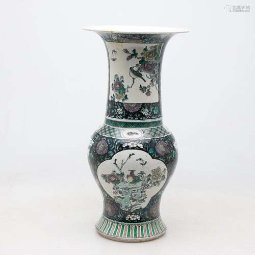 Chinese vase in black family porcelain, 19th Century.