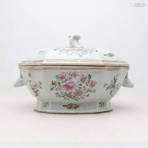 Chinese tureen in Indian Company porcelain , 18th Century.