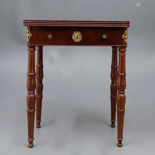 Victorian games table in mahogany, 19th Century.