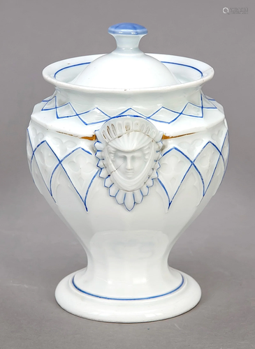 Lidded box, Meissen, beginning